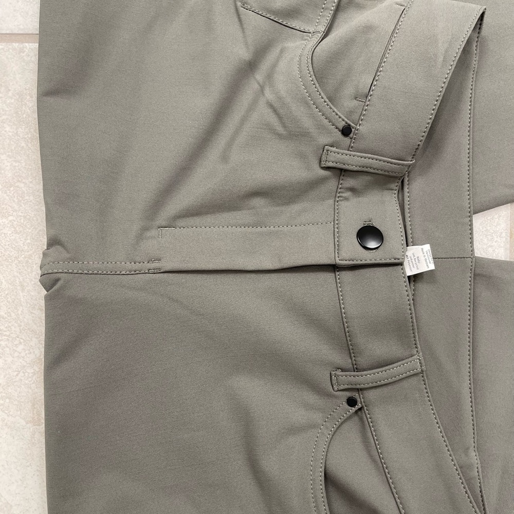Wide leg Lululemon 7/8 Length Women's Pants In 27 With 5 Pkt Wide Leg *Utilitech - Picture 2 of 7